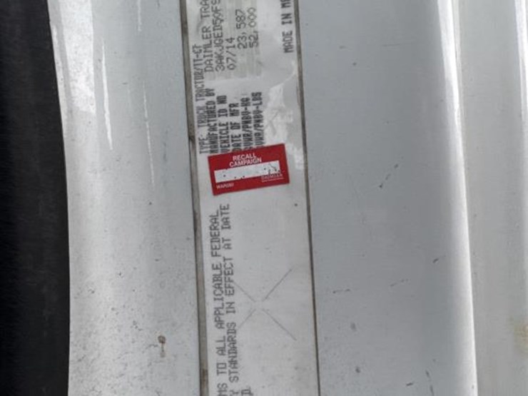 #1481-•-2015-freightliner-cascadia-day-cab-truck-tractor-image-63