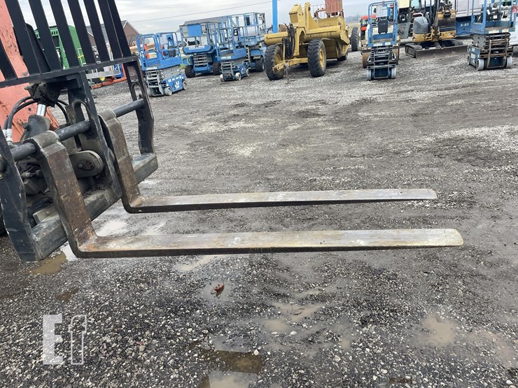 2011-jlg-g10-55a-image-18