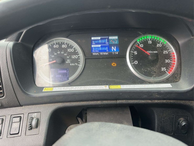 2012-hino-268-image-26