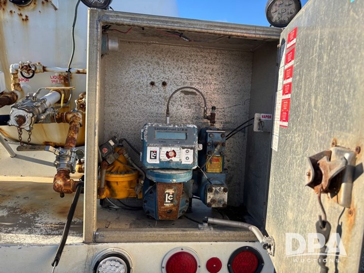 2005-freightliner-business-class-lp-bobtail-truck-(dr12590-unit-6501)-image-42