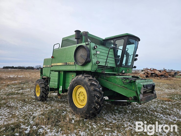 1985-john-deere-7720-titan-ii-image-3