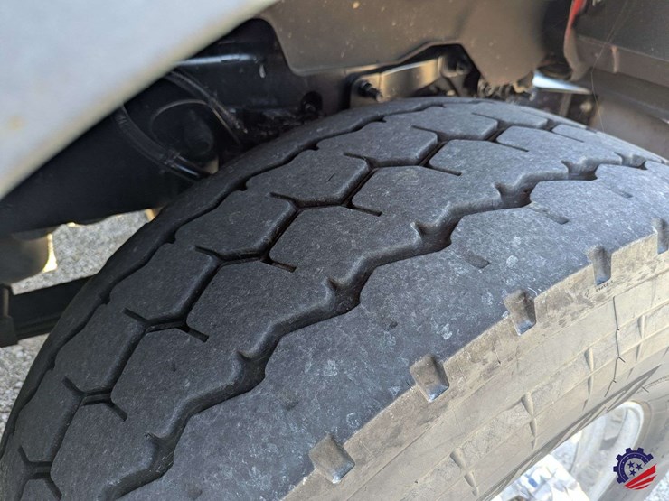 2016-mack-granite-gu713-image-23