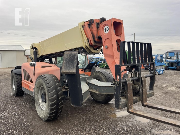 2011-jlg-g10-55a-image-4