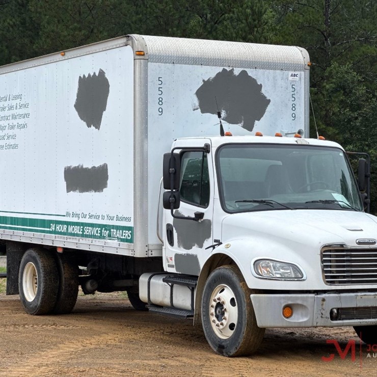 2005 FREIGHTLINER BUSINESS CLASS M2 BOX TRUCK