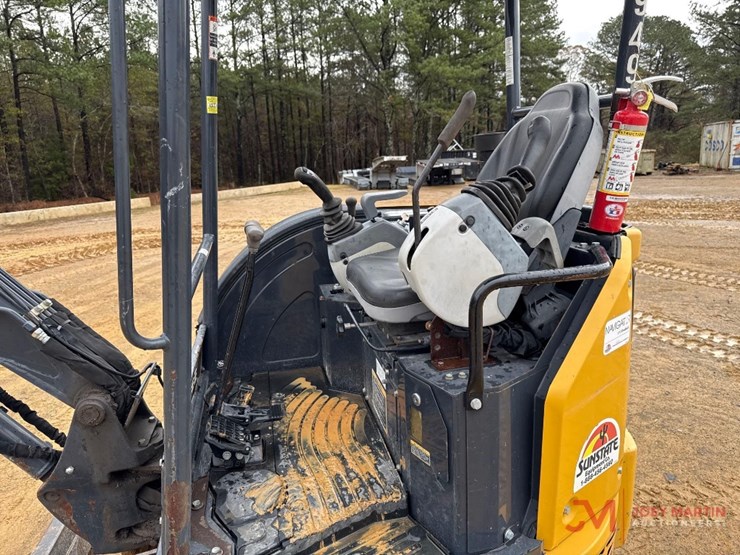 2020-deere-26g-image-14