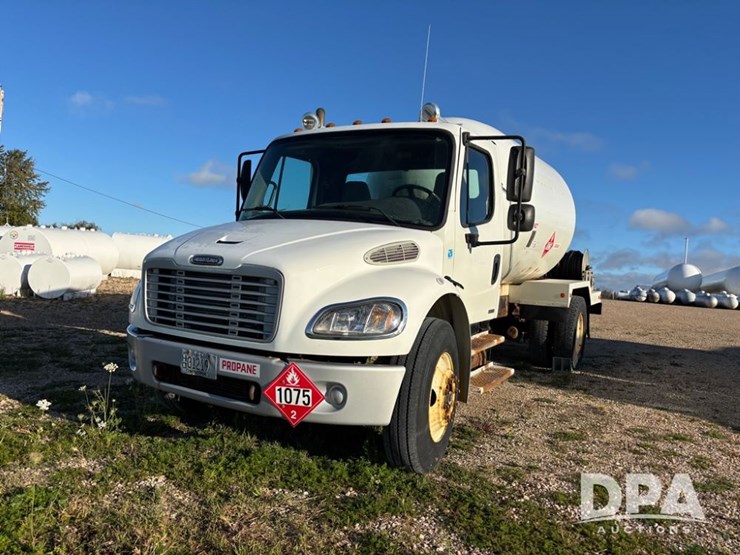 2005-freightliner-business-class-lp-bobtail-truck-(dr12590-unit-6501)-image-21