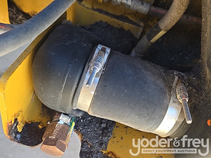 2016-caterpillar-120m2-image-106