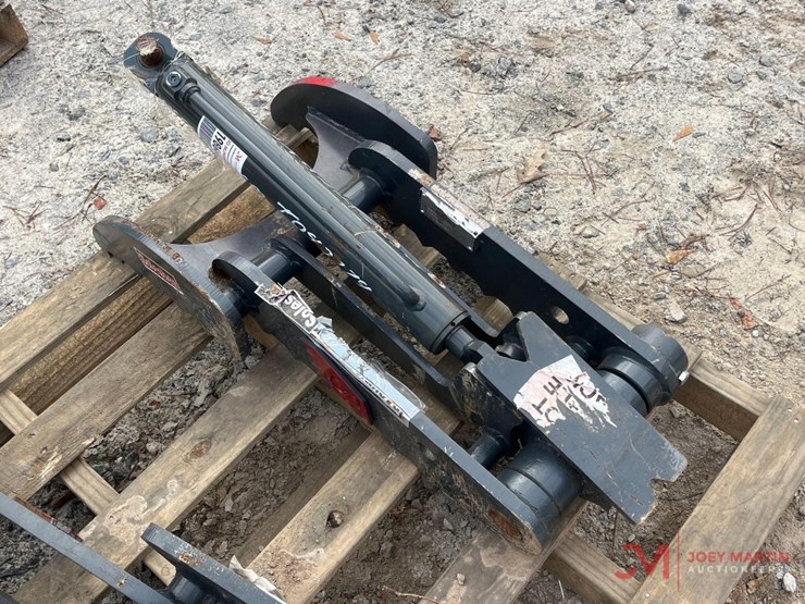 solesbee's-2-finger-excavator-thumb-w/-hydraulic-cylinder-image-2