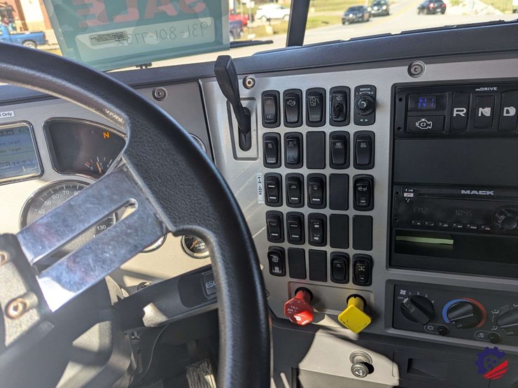 2016-mack-granite-gu713-image-50