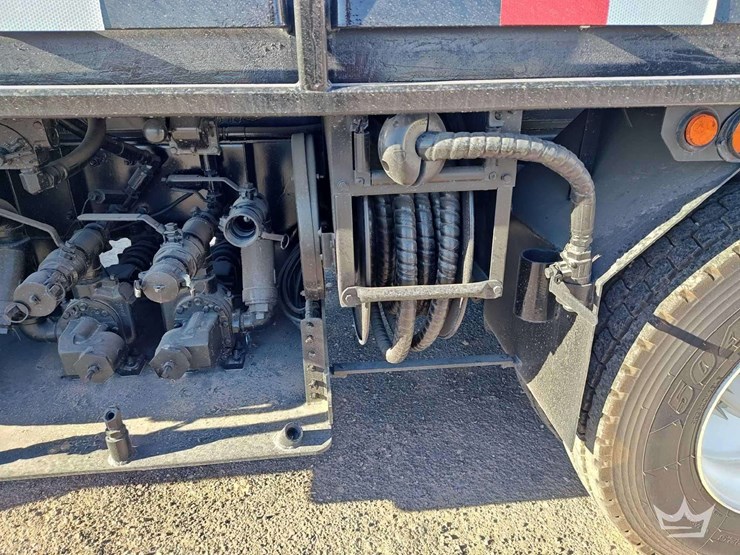 2015-peterbilt-348-image-32