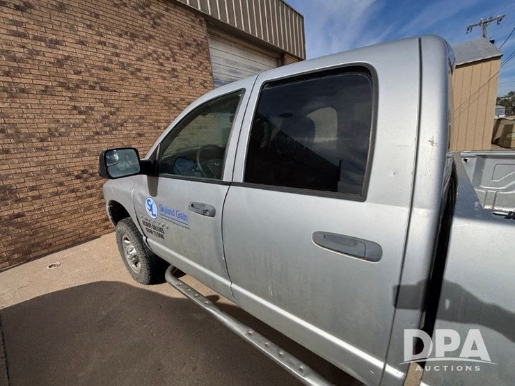 2004-dodge-2500-image-11