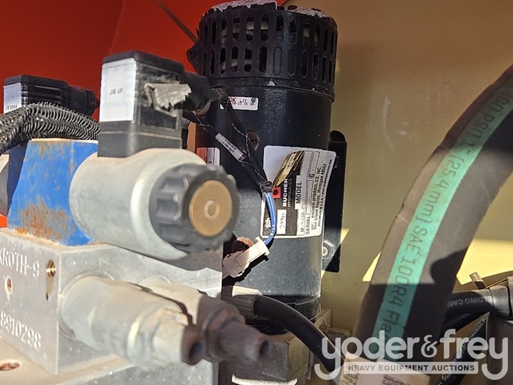 2014-jlg-800aj-image-96