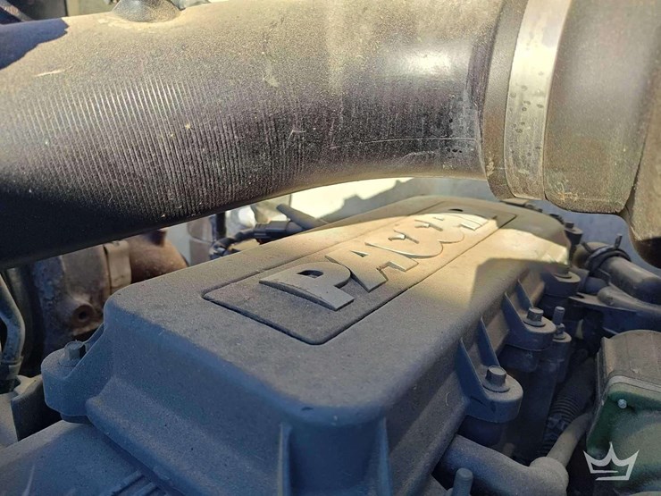 2015-peterbilt-348-image-42