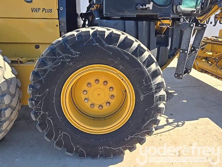 2016-caterpillar-120m2-image-35