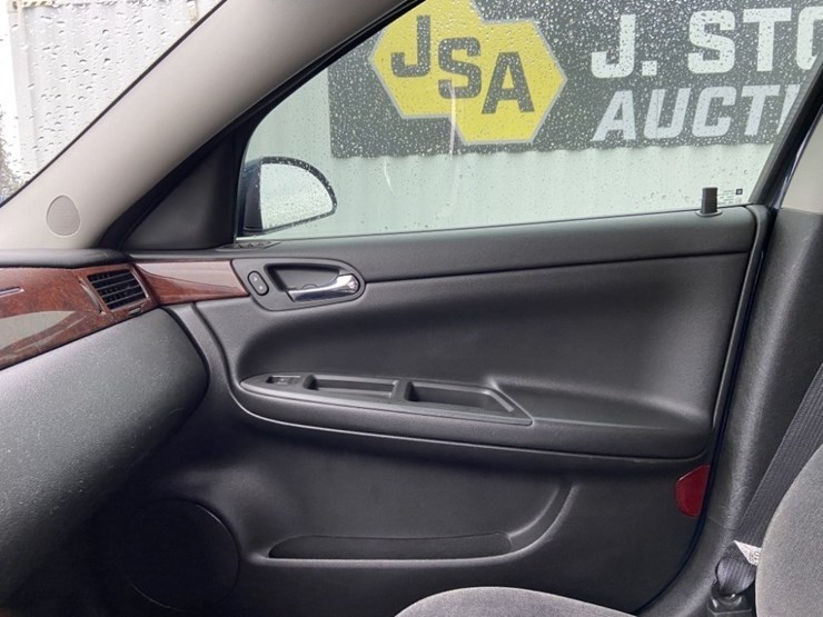 2010-chevrolet-impala-sedan-image-13