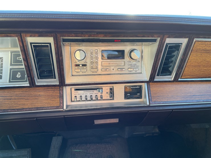 #1075-•-1982-chrysler-lebaron-convertible-(has-wi-title)-image-26