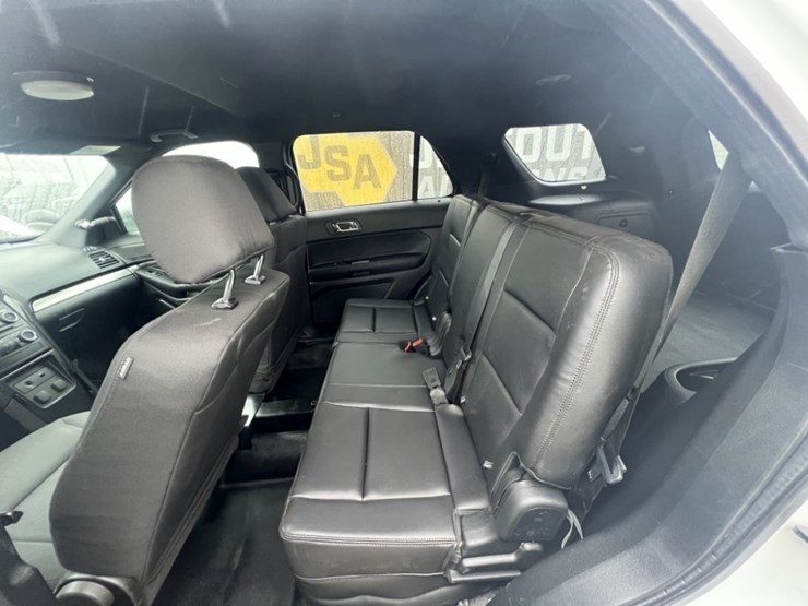 2017-ford-explorer-image-21