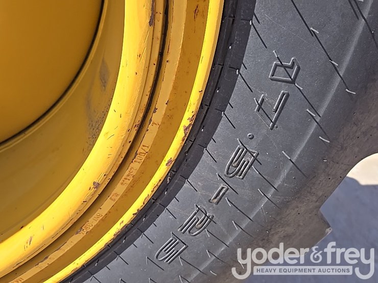 2016-caterpillar-120m2-image-19