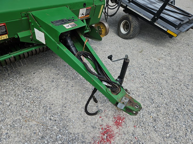 2001-john-deere-567-image-2