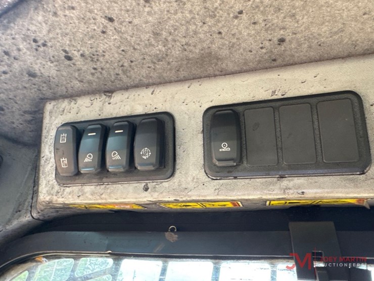 2023-caterpillar-259d3-image-20