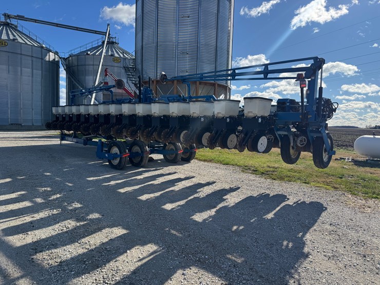 2014-kinze-3600-image-5
