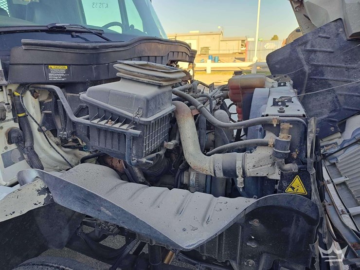 2011-international-durastar-4300-image-34