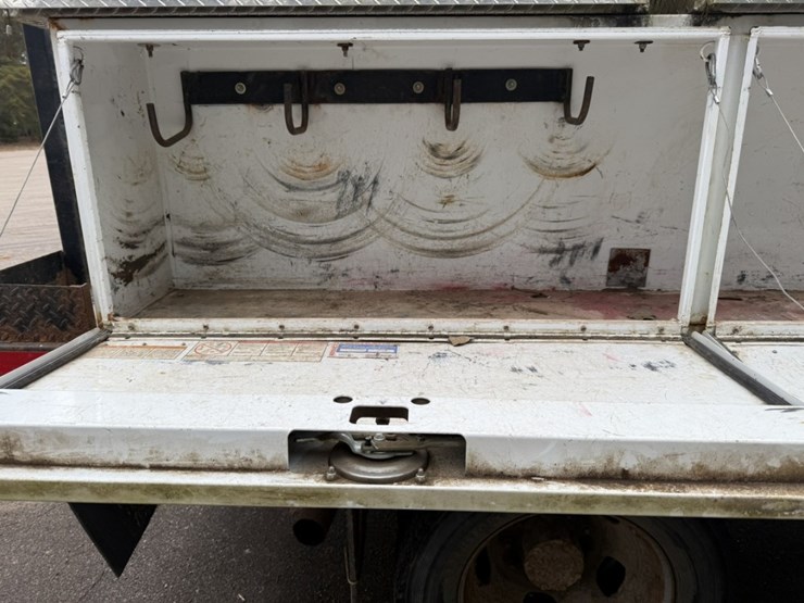 #1837-•-2011-ram-5500-4x4-flatbed-truck-image-25