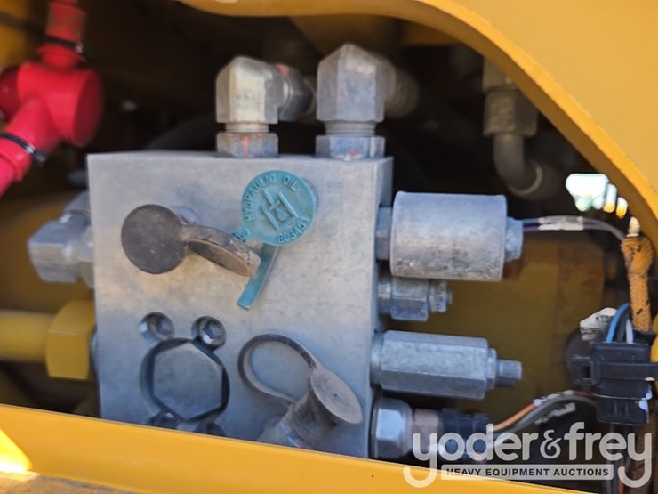 2016-caterpillar-120m2-image-159