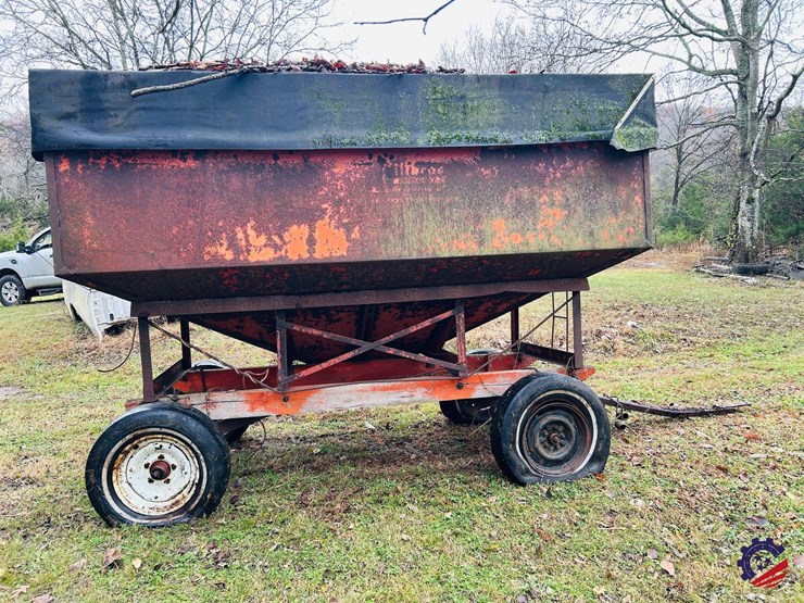 gravity-flow-grain-wagon-on-perfection-running-gear-image-6