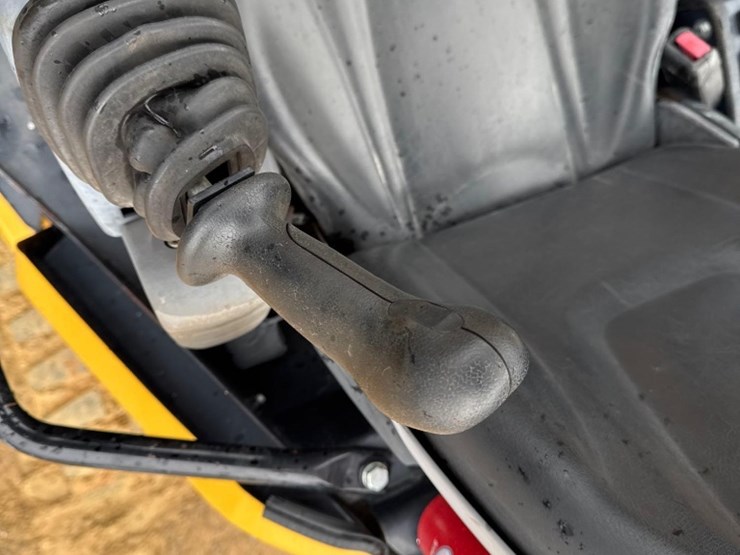 2020-deere-26g-image-17