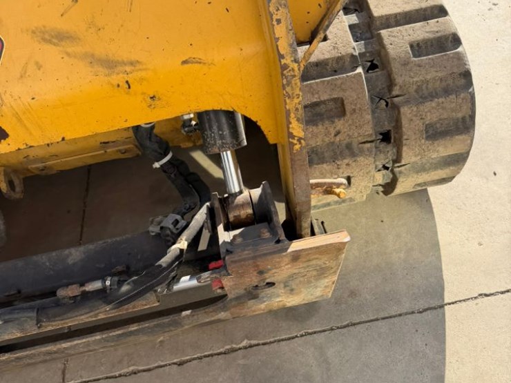 2022-caterpillar-279d3-image-14