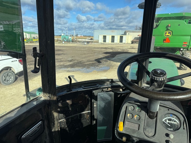 john-deere-8640-image-27