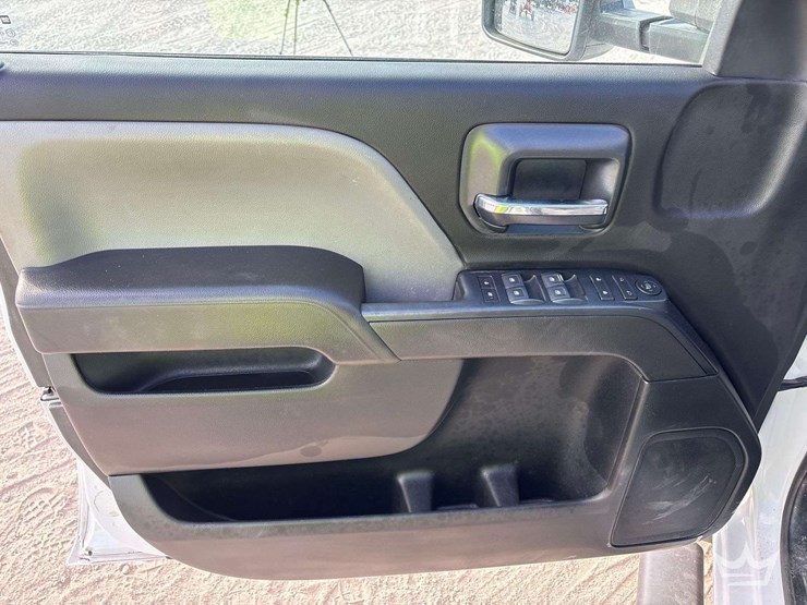 2018-chevrolet-3500-image-12