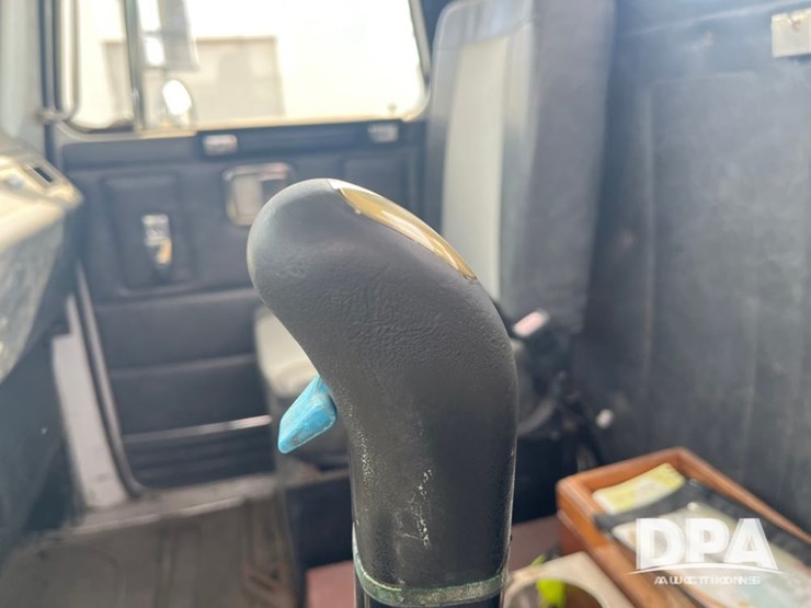 1993-white-gmc-liquid-truck-(dr8592-unit-129952)-image-39