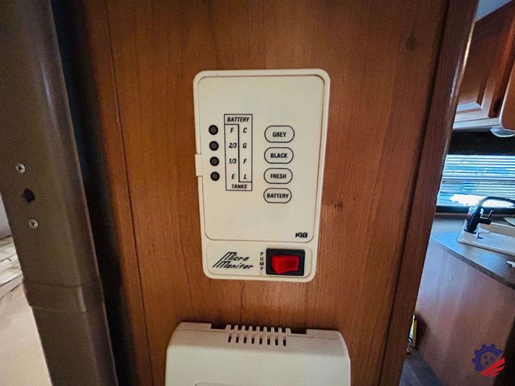 2011-keystone-hornet-platinum-31rbds-t/a-camper-trailer-image-87