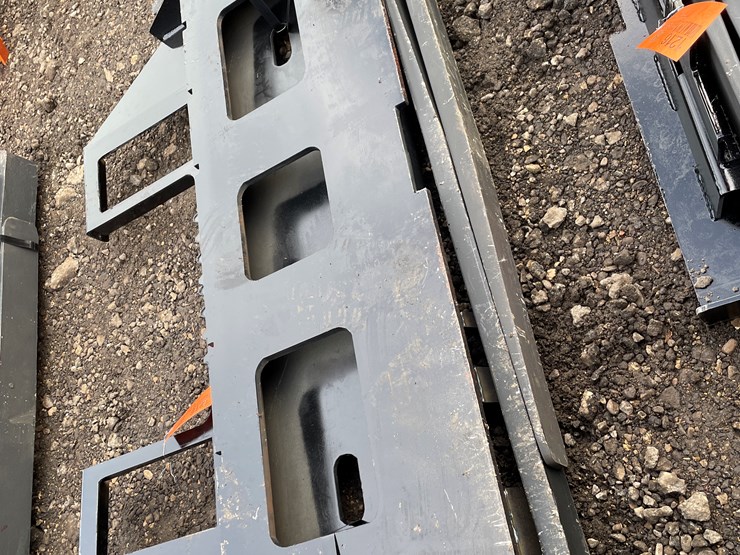 #1215-•-skidsteer-pallet-forks-image-1