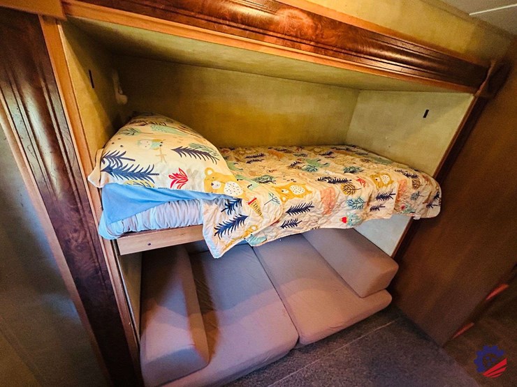 2011-keystone-hornet-platinum-31rbds-t/a-camper-trailer-image-104