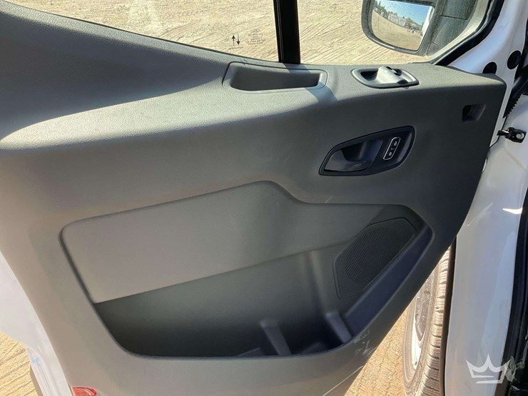 2025-ford-transit-image-9