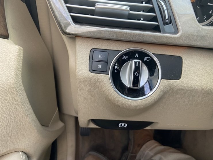 2011-mercedes-benz-e350-awd-sedan-image-31