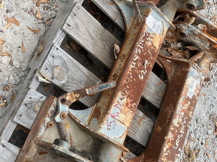 skid-steer-quick-attach-plate-image-2