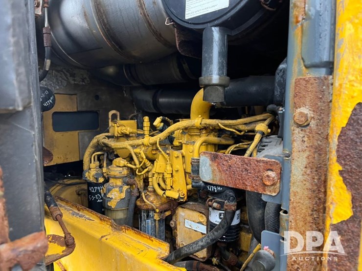 2017-deere-624k-image-38