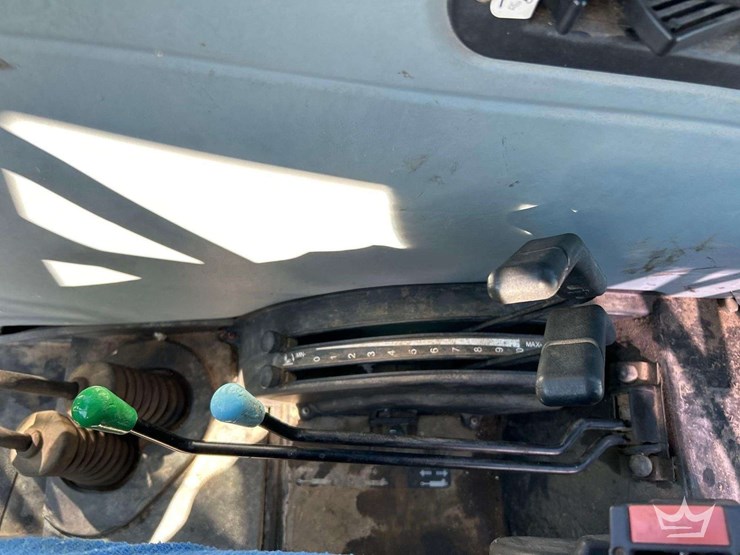 2010-new-holland-td5050-image-16