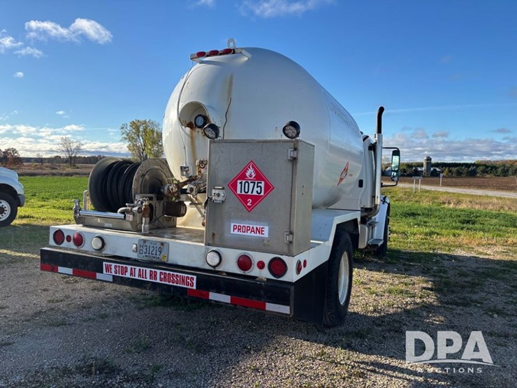 2005-freightliner-business-class-lp-bobtail-truck-(dr12590-unit-6501)-image-10