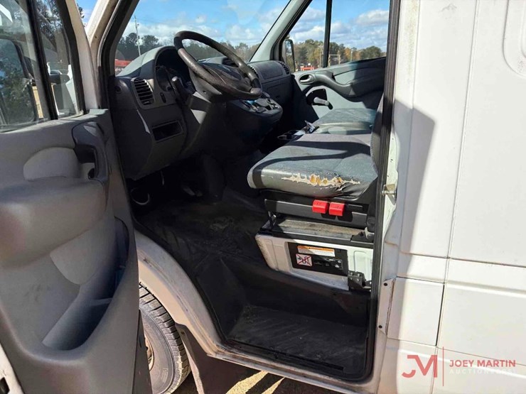 2006-dodge-sprinter-2500-image-13