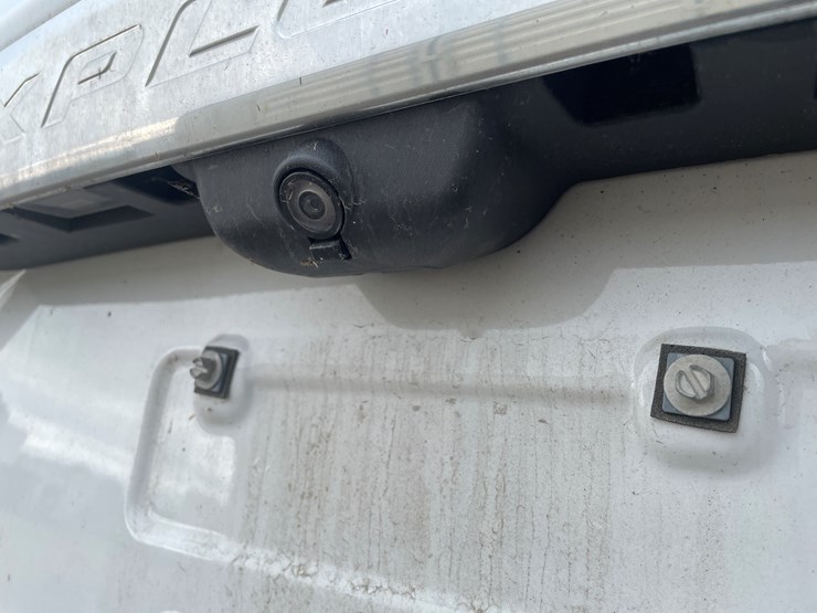 2021-ford-explorer-image-18