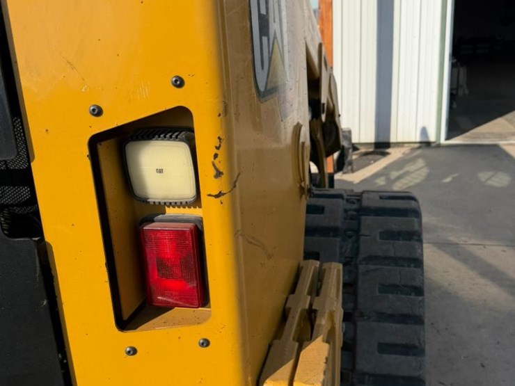 2022-caterpillar-279d3-image-24