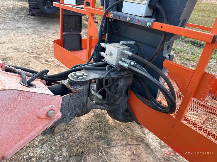 2015-jlg-600s-image-7