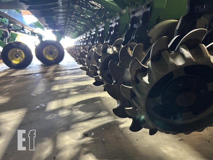 2014-john-deere-db60-image-52