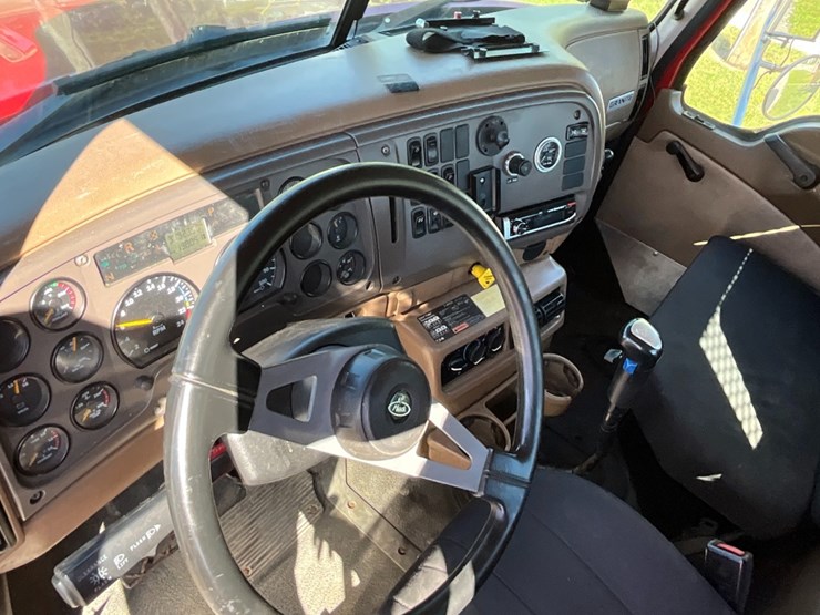 2007-mack-cv713-flatbed-w/-moffett-hookup-image-22