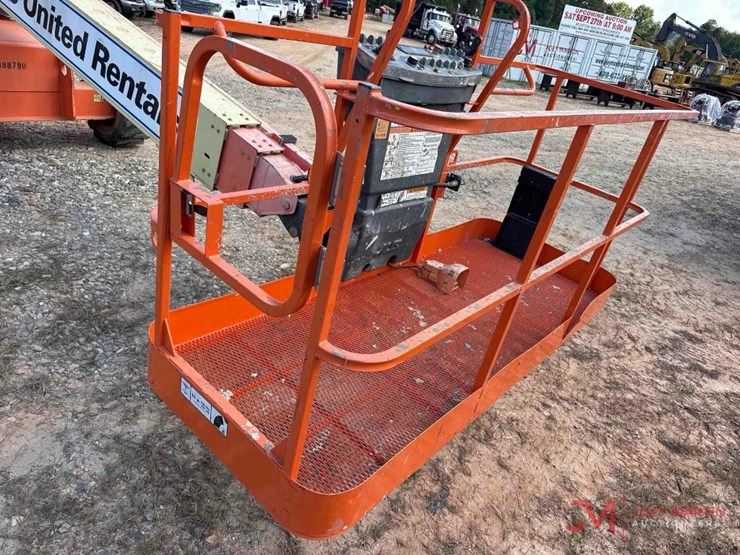 2015-jlg-600s-image-8